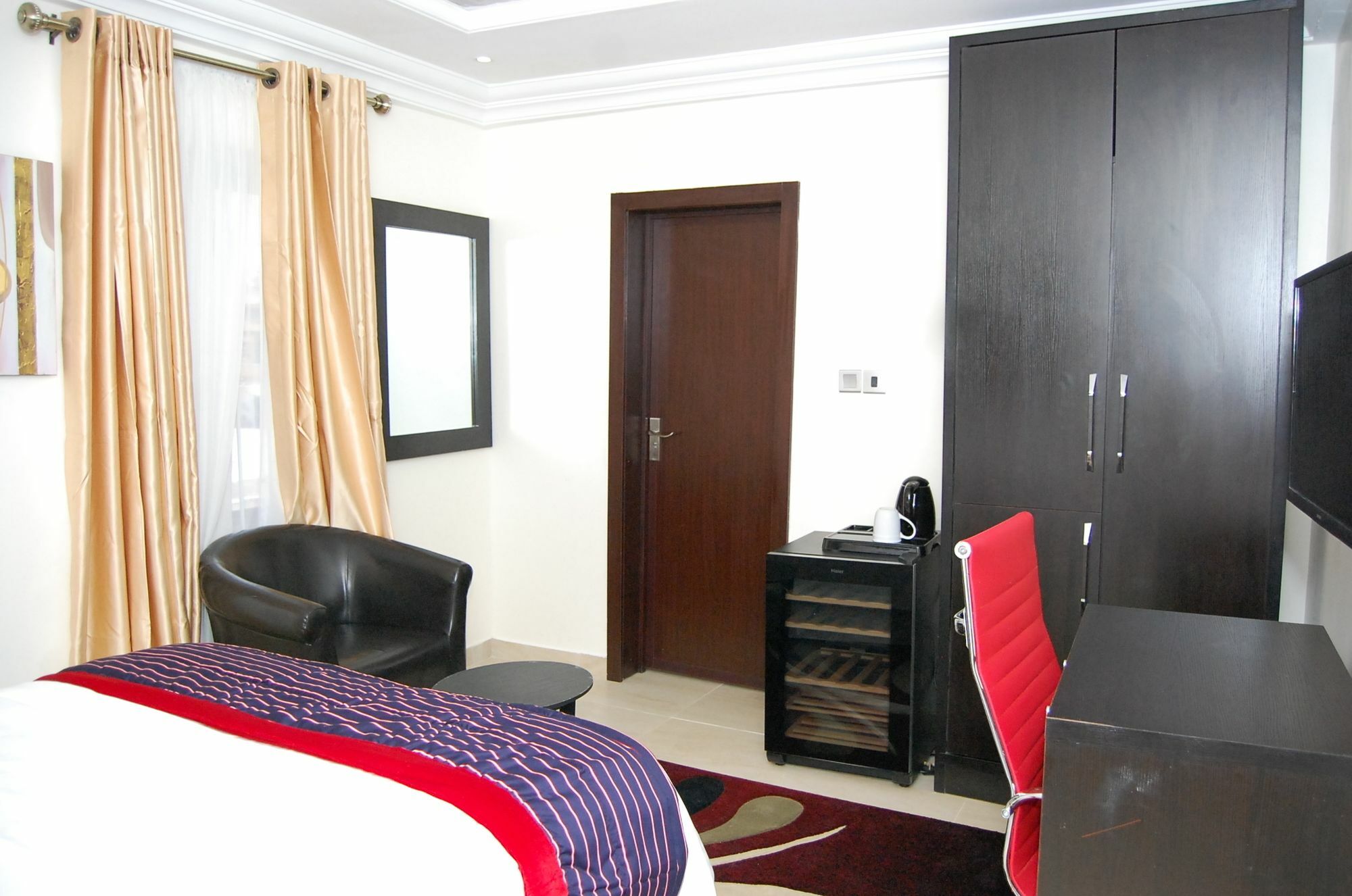 The Montrose Hotel Lekki Exterior photo