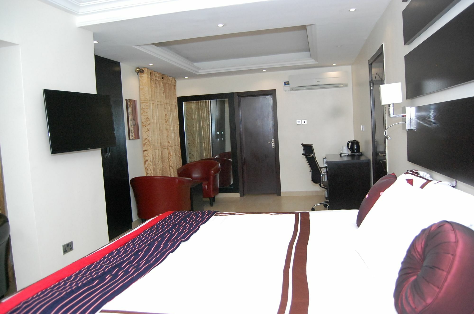 The Montrose Hotel Lekki Exterior photo