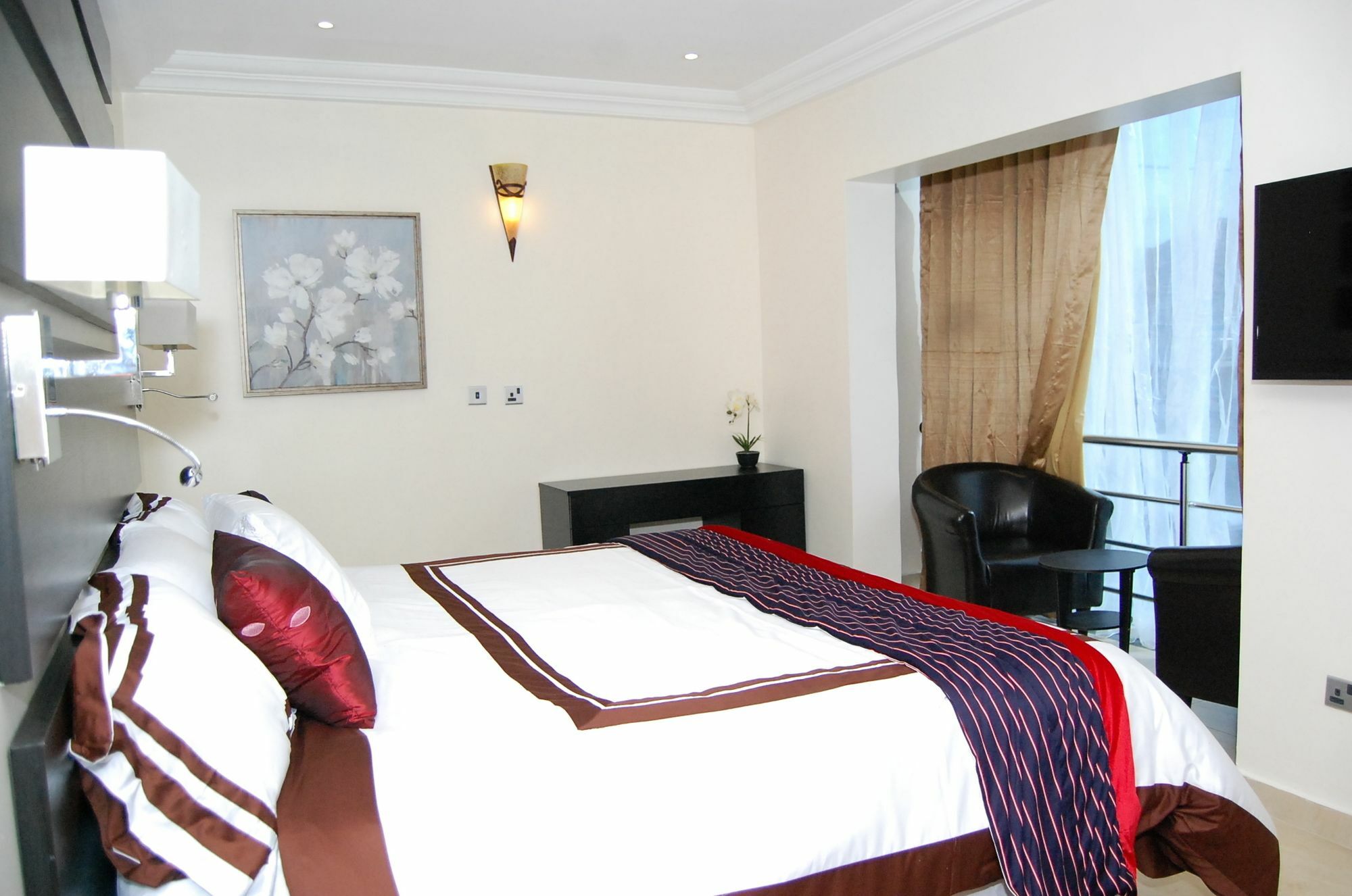 The Montrose Hotel Lekki Exterior photo
