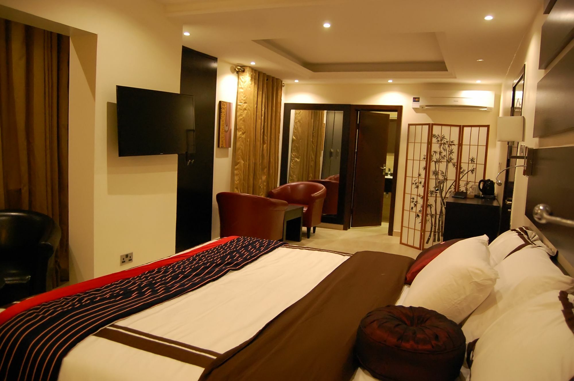 The Montrose Hotel Lekki Exterior photo
