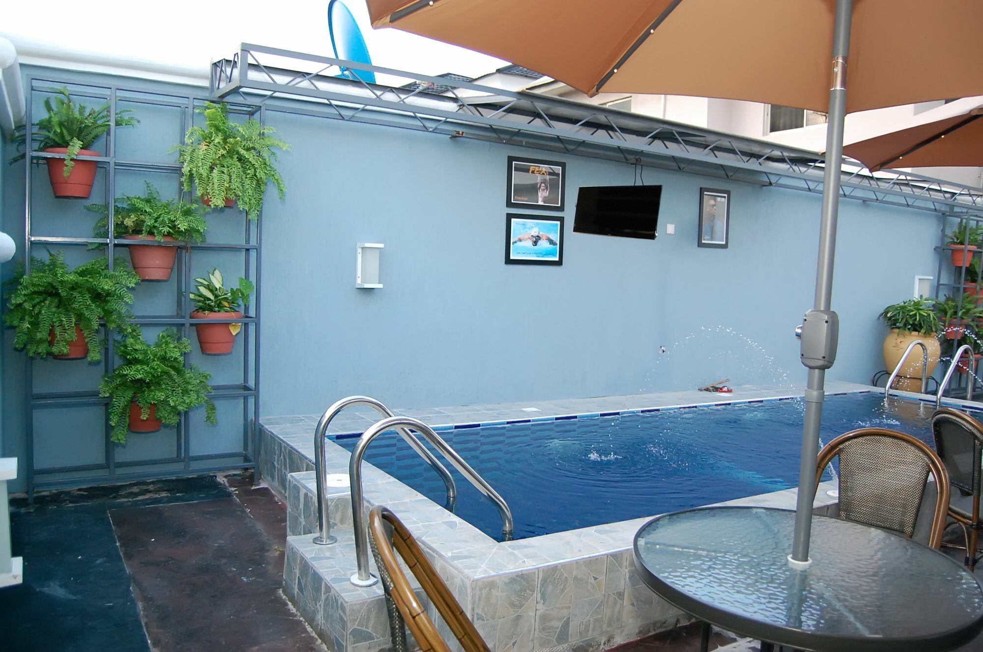 The Montrose Hotel Lekki Exterior photo