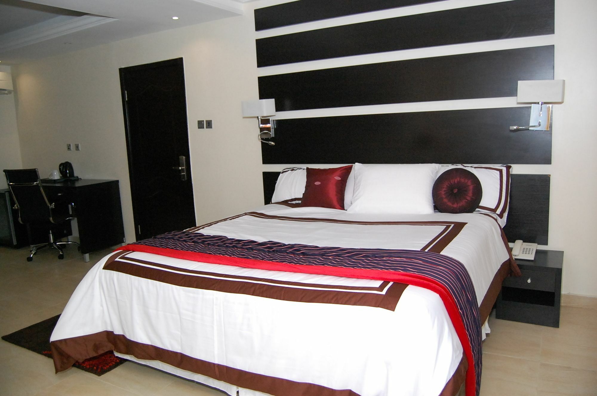 The Montrose Hotel Lekki Exterior photo