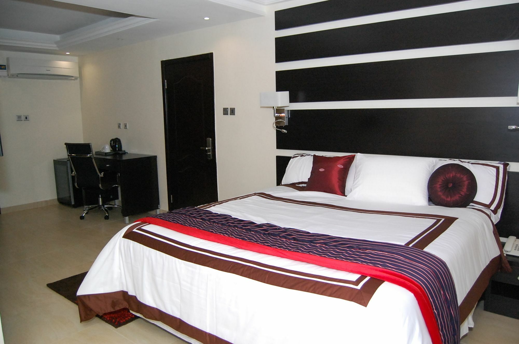 The Montrose Hotel Lekki Exterior photo