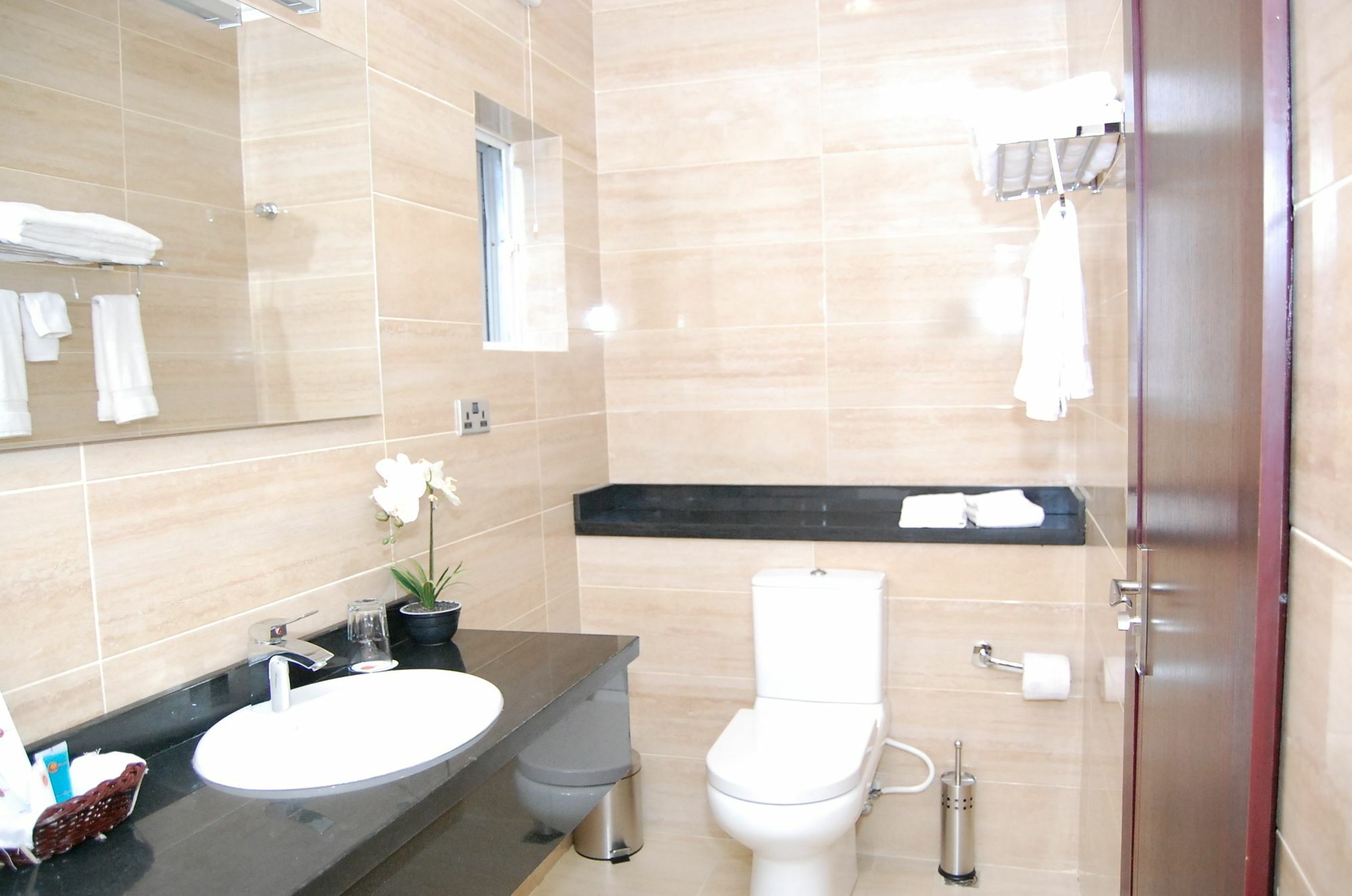 The Montrose Hotel Lekki Exterior photo